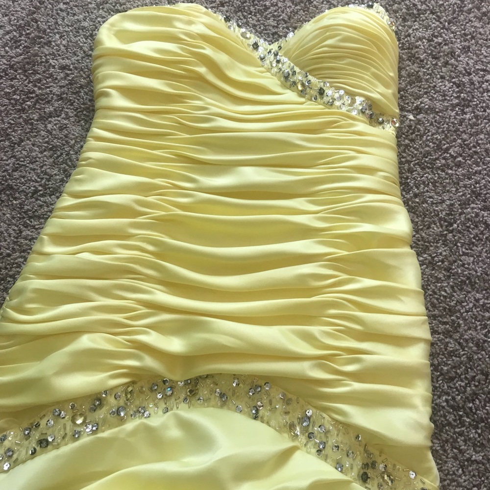 Yellow strapless prom dress. - Picture 2 of 6